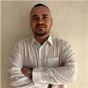 Sono Nunzio Ardito, un ragazzo di 25 anni che, col passare degli anni, si è appassionato alle lingue. Il mio sogno nel cassetto è quello di lavorare nelle aziende multinazionali come traduttore o interprete. Motivato ad insegnare la lingua spagnola e ingl